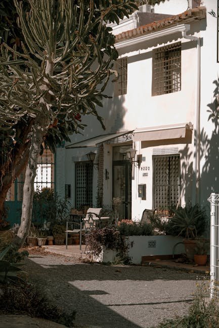 Mediterranean Villa Design: White Walls, Red Tiles & Courtyards