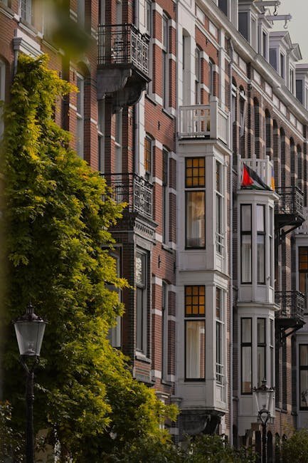 European Townhouse: Amsterdam Canals & London Terraces